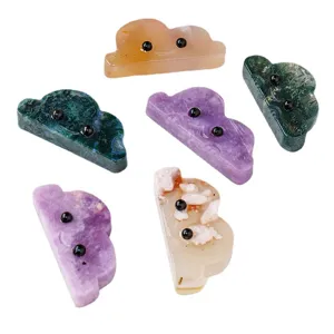 Figurine nuage en cristal d'agate naturelle avec yeux mignons pour décoration de bureau.