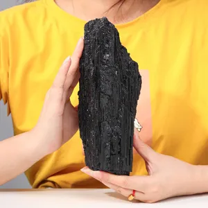 Natürlicher schwarzer Turmalin Kristall Rohstein Mineralprobe für schöne Raumdekoration
