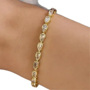 Elegantes vergoldetes Armband mit birnenförmigen Zirkonia Steinen Damen Modeschmuck