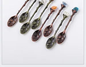 Vintage Kristall Rohstein Löffel mit geschnitzten Metallgriffen für Tee und Desserts.