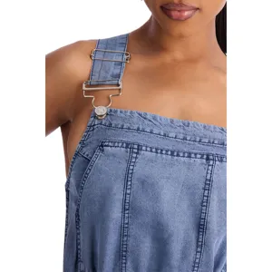 Women denim overalls casual fashion jumpsuit with metal hardware and adjustable shoulder straps.