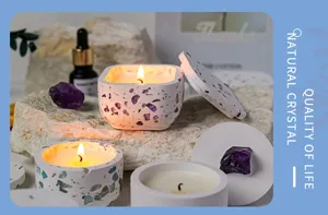 Vela aromática de piedra de cristal con soporte de yeso, detalle de decoración y aromaterapia.
