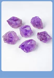 Natürlicher roher heller Amethyststein Detailansicht, ideal für Aroma-Diffusor und Deko.