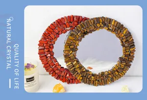 Espejo de maquillaje redondo decorativo de cristales naturales triturados hecho a mano.