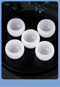 Set aus 5 weißen Jade-Porzellan-Teetassen Kung Fu Verkostungstassen für Zuhause Büro.