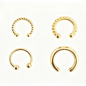 Set di cuffie per le orecchie dorate orecchini senza piercing vista di dettaglio chic