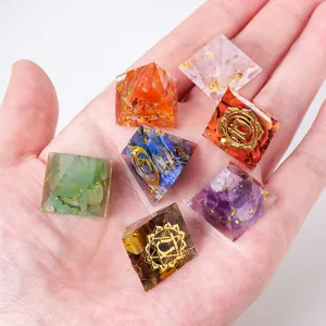 Kristall Orgonit Pyramide aus Harz als Energieturm für Heimdekoration und Meditation