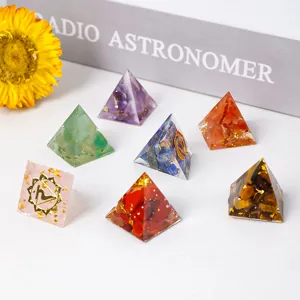 Natürlicher Kristall Schotter Epoxidharz Pyramide Ornament Chakra Energie Turm Dekor Geschenk