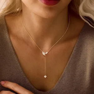 Elegante collana a Y placcata in oro 14K con ciondolo a goccia in zircone scintillante.