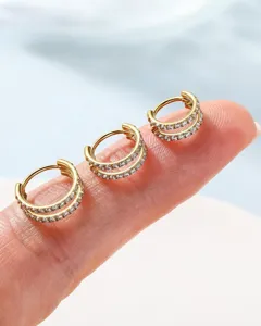 Dubbellaagse strass-creolen, minimalistische goudkleurige zirkonia piercing sieraden nu.