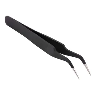 Schwarze gebogene Präzisionspinzette für Nailart Wimpernverlängerung und feine Handwerkszeuge.