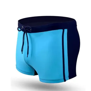 Detail van herenzwembroek, blauw colorblock-ontwerp met verstelbaar aantrekkoord.