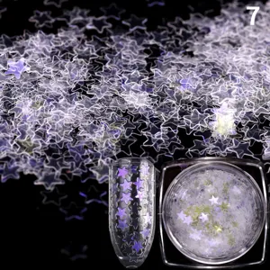 Sternen Nail Art Pailletten Detailansicht mit holografischen transparenten Glitzerflitter.