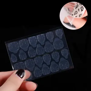 Transparante dubbelzijdige jelly nagellijm tabs, 24 stuks per vel, voor neppe nagels.