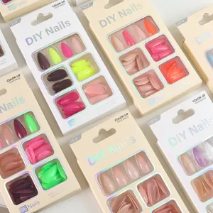 DIY uñas postizas coloridas puntas de stiletto en cajas para una perfecta manicura de salón