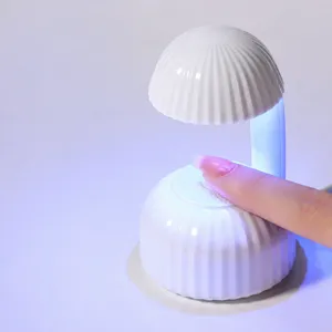 Lámpara de uñas mini portátil de hongo, luz LED UV para curado de gel y extensión de uñas.