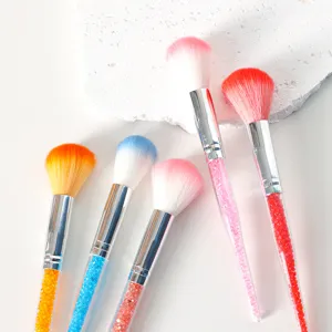 Pinceaux à ongles colorés avec strass et pinceaux à poudre de maquillage professionnels.
