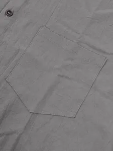 Camisa de lino gris bolsillo en el pecho detalle macro top de verano costuras botones