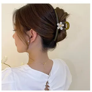Elegante molletta per capelli in gelatina con fiore bianco, ideale per acconciature chic.