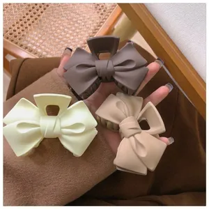 Matte bow hair claw detail showcase, stylish back head hairpin for versatile ponytails.