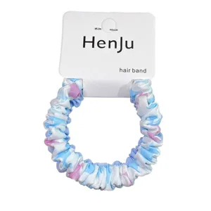 Μπλε ροζ υφασμάτινο scrunchie μαλλιών με ετικέτα, χαριτωμένη ελαστική κορδέλα για καθημερινό στυλ.