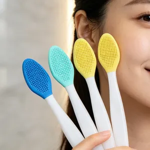 Double-sided silicone facial cleansing brush for gentle nose cleaning and daily skincare routine.