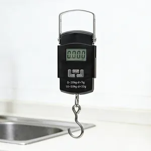 Vue détaillée de la balance suspendue numérique portable avec crochet pour la pesée précise.