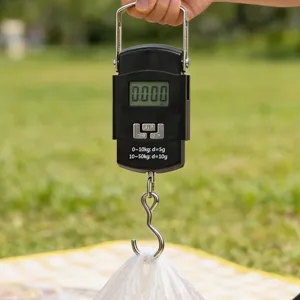 Vue détaillée de la balance suspendue numérique portable avec écran LCD et crochet.