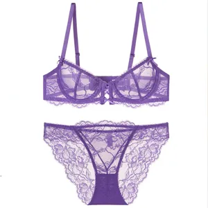 Lila sexy Spitzen BH und Höschen Set Detailansicht mit feinem floralen Muster und Trägern.