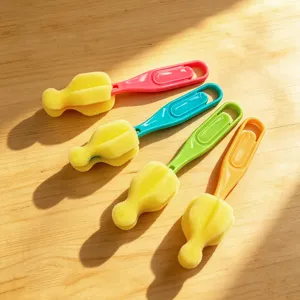 Set de cepillos de esponja para biberon de colores con agujero para facil limpieza diaria.