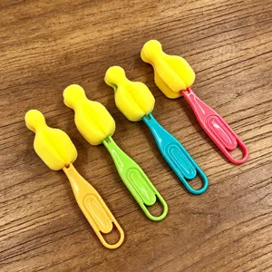 Juego de cepillos de limpieza para tetinas de biberón con cabeza de esponja y mangos de plástico.