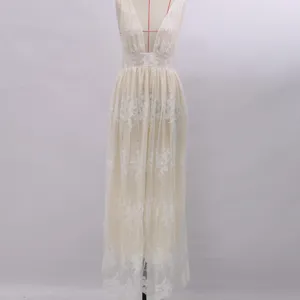 Weißes europäisches Spitzen-Maxikleid mit tiefem V-Ausschnitt für elegante Partys.