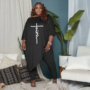 Conjunto de top irregular y pantalón negro de talla grande para mujer con cruz de fe.