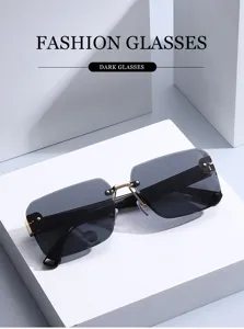 Vue détaillée de lunettes de soleil sans monture dégradées avec verres élégants et détails.