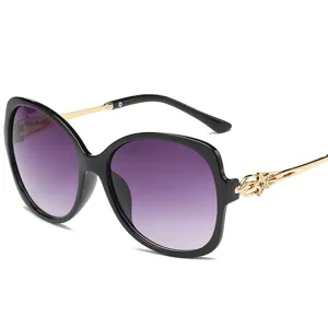 Damen Oversize Retro Sonnenbrille mit Farbverlauf lila Gläsern und Strass Stern Bügeln