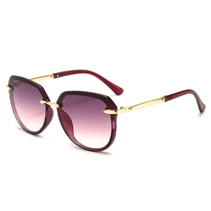 Gafas de sol mujer rosa degradado polígono, elegantes patillas de metal dorado para protección sol.