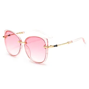 Occhiali da sole alla moda da donna rosa sfumato, vista principale elegante senza montatura.