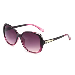 Damen Vintage Oversize Sonnenbrille mit Farbverlauf und Strasssteinen am Bügel für stilvollen Look.