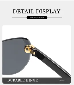 Detallado primer plano de la bisagra metalica duradera y la varilla negra de las gafas.