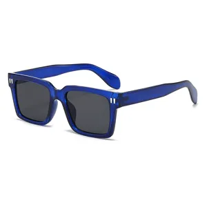 Occhiali da Sole Quadrati Retrò per Donna Uomo Moda Montatura Spessa Occhiali di Tendenza Astine Larghe Rivetto Decorazione UV400 Protezione Solare