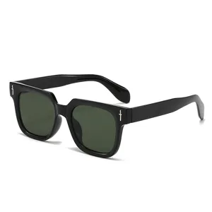 Modische schwarze quadratische Sonnenbrille für Damen und Herren mit stilvollem Metalldolch.