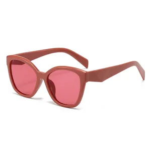 Modische Retro Cat-Eye Sonnenbrille für Damen, minimalistische rosa Linsen Sonnenschutz.