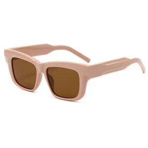 Schicke klobige Sonnenbrille mit braunen Gläsern, stilvoller UV-Schutz für den Alltag.