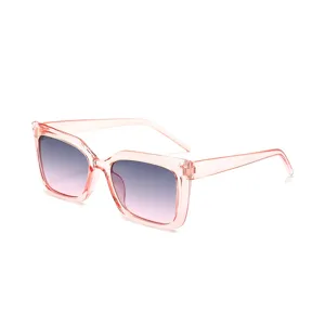Gafas de sol cuadradas de moda para mujer, estilo ojo de gato con cristales degradados.