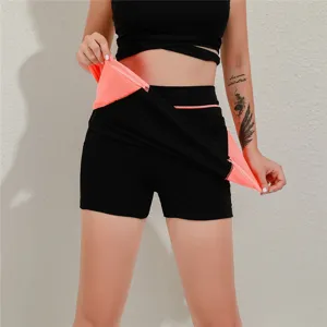 Damen sportlicher Tennissockel Rock mit Shorts für Laufen Fitness und aktives Training.