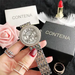 Vista detallada de reloj de cuarzo para mujer con esfera grande de diamantes y metal.