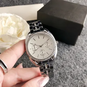 Elegante Damen Strass Silber Quarzuhr mit Metallarmband und klassischem Chronographen Design.