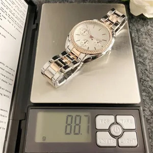 Elegante Damen Strass Quarzuhr zweifarbige Edelstahl Armbanduhr glänzendes Design