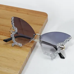 Exaggerated Rimless Butterfly Sunglasses For Women Trendy Gradient Ocean Lens Rhinestone Inlaid Metal Chain Temple Eyewear