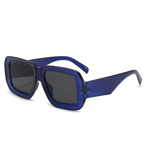 Große quadratische transparente blaue Sonnenbrille für Damen und Herren, UV400 Schutz.